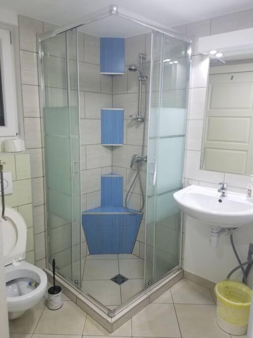 Big Cozy - Skyfall Apartment 3 Bdrm 6 Beds 1&Half Baths Budapest Exteriör bild