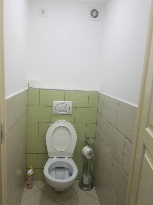 Big Cozy - Skyfall Apartment 3 Bdrm 6 Beds 1&Half Baths Budapest Exteriör bild
