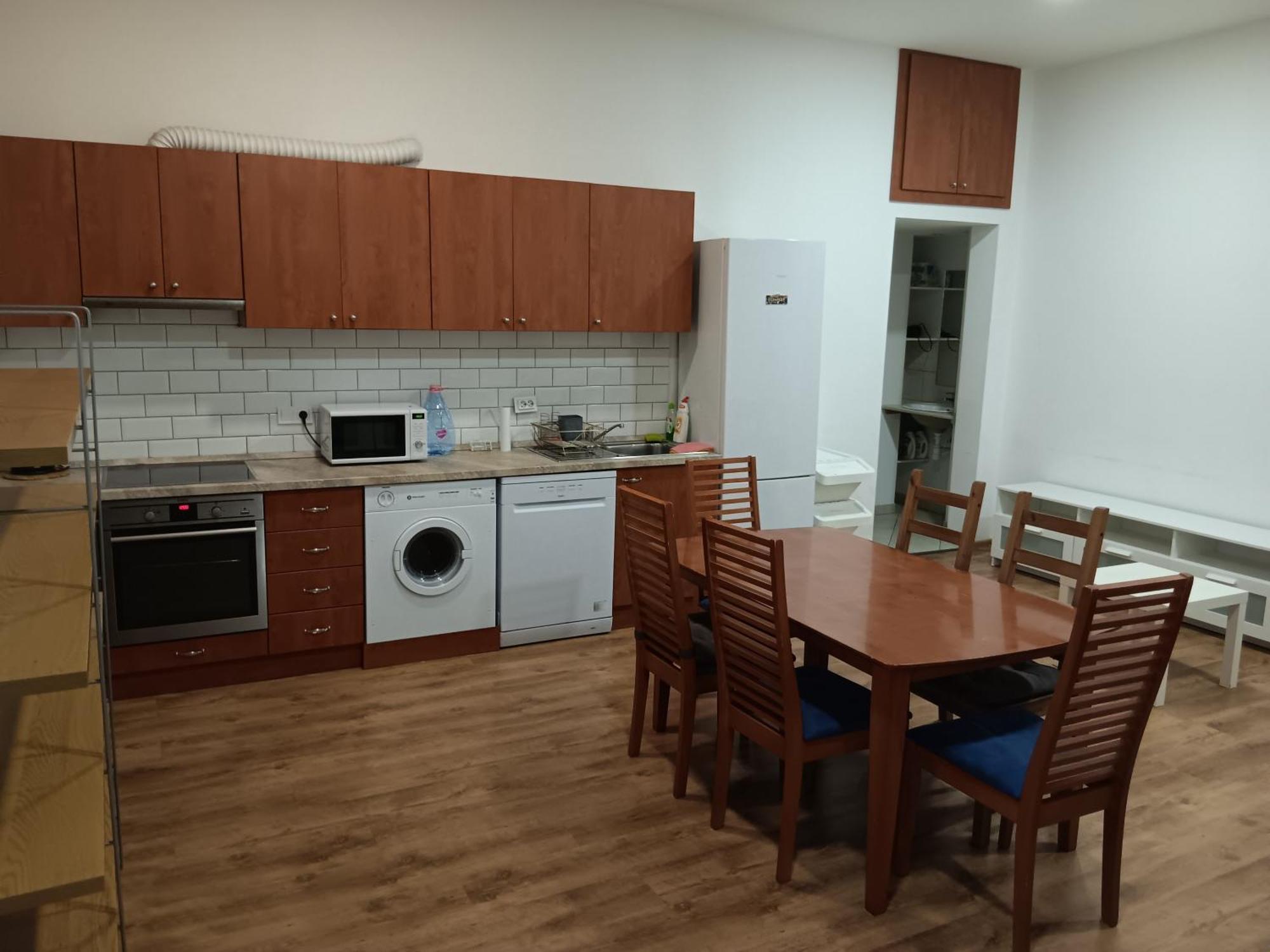 Big Cozy - Skyfall Apartment 3 Bdrm 6 Beds 1&Half Baths Budapest Exteriör bild